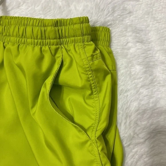 NIKE MEN GREEN WOVEN FLOW LINED SHORT PANTS.SIZE-LARGE. - Picture 11 of 14